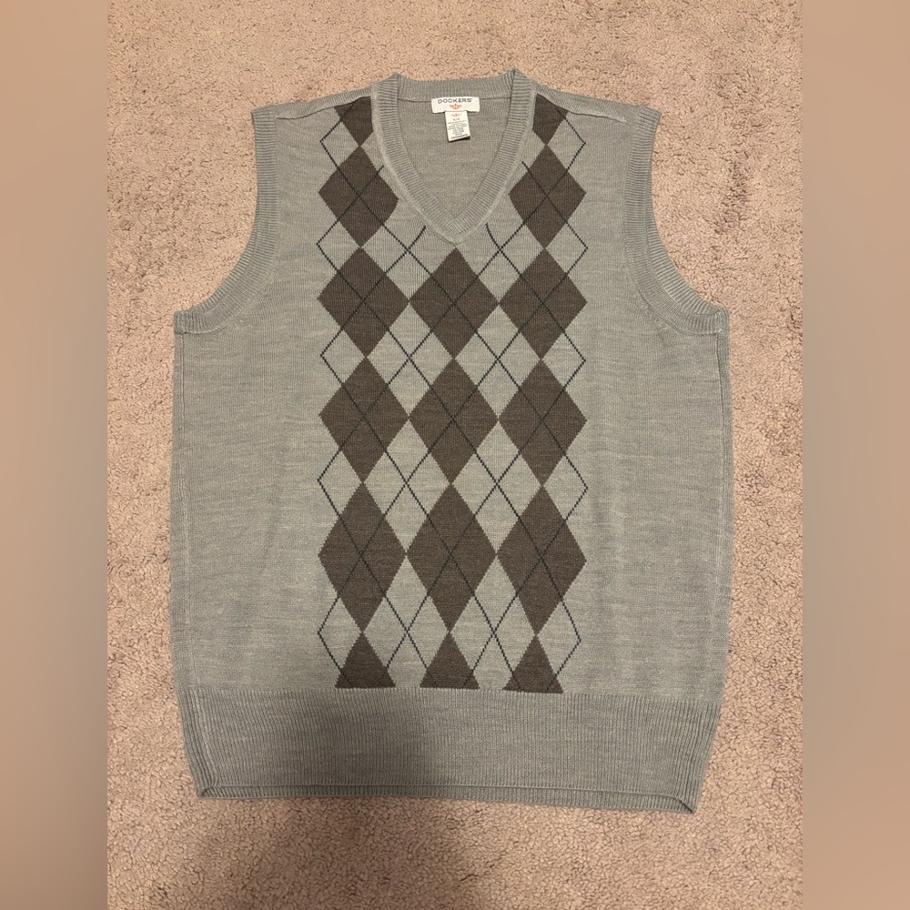 Dockers Men's V-Neck beige and Brown Argyle Sweater Vest